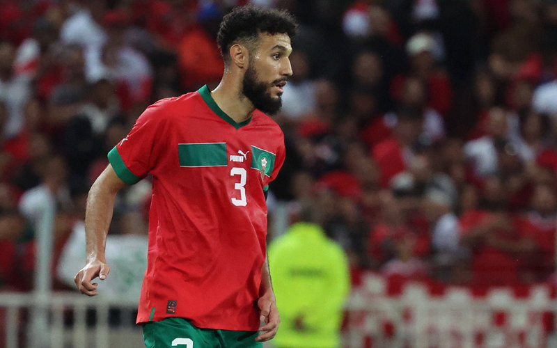 مزراوي في مانشستر لإجراء الفحص الطبي رفقة دي ليخت