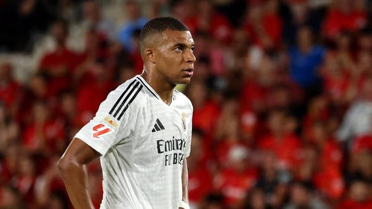 تقرير: مبابي يطلب 55 مليون يورو من باريس سان جيرمان