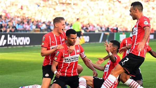 وسط تألق الدريوش.. أيندهوفن يعتلي قمة الدوري الهولندي 