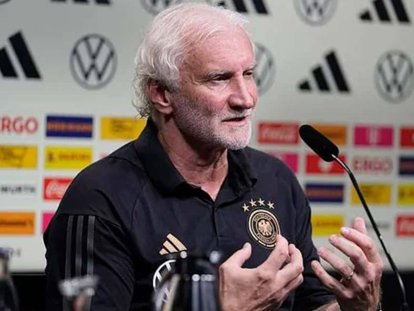 رودي فولر مدير منتخب ألمانيا ينصح جوريتسكا بالرحيل عن بايرن ميونخ