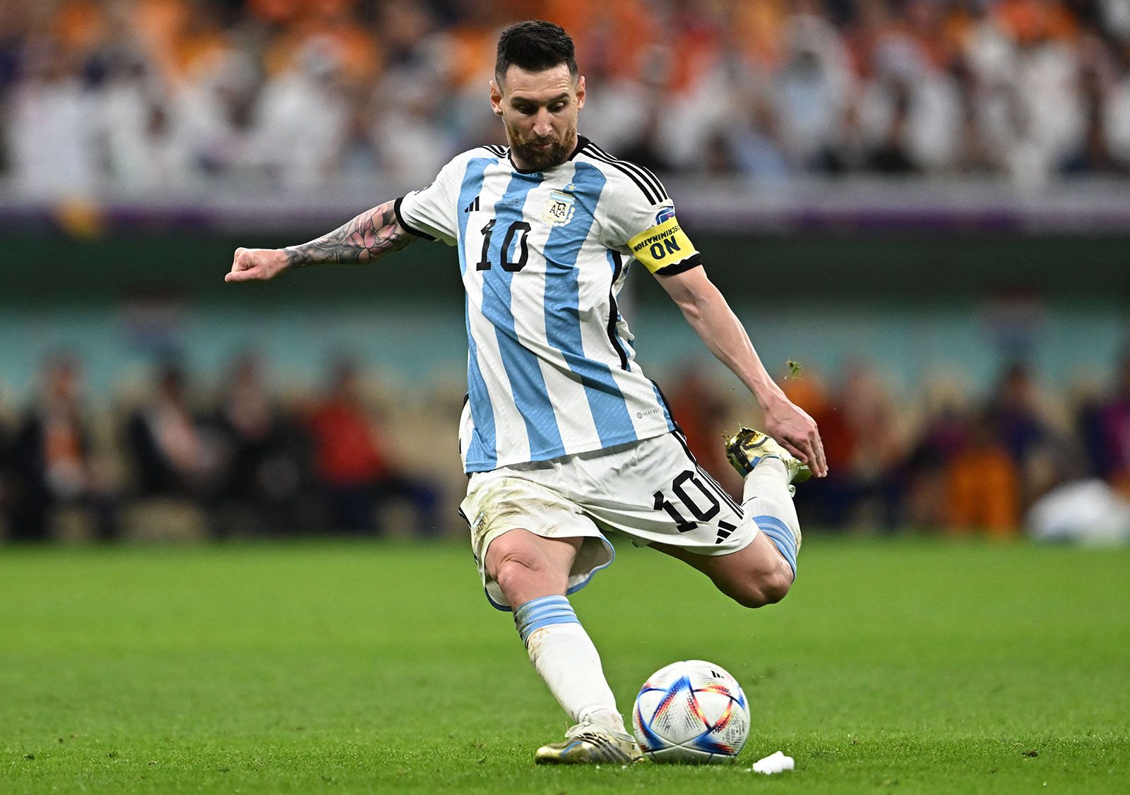 ميسي يغيب عن منتخب الأرجنتين في تصفيات المونديال بسبب الإصابة